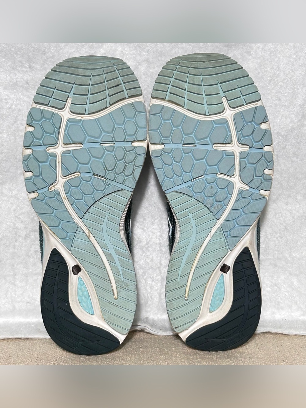 New Balance Womens Fresh Foam X 860v12 Running Athletic Sneakers Shoes SZ 9.5 - Picture 8 of 11